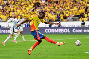 Колумбийцы победили команду Коста-Рики и досрочно вышли в плей-офф футбольного Кубка Америки