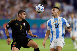 Сборная Аргентины обыграла перуанцев в матче футбольного Кубка Америки