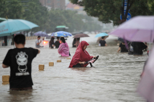 В Китае из-за ливней эвакуированы около 200 тыс. человек, в опасности находятся свыше 800 тыс.