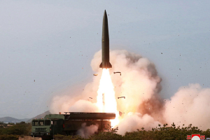 СМИ: КНДР запустила баллистическую ракету в направлении Японского моря