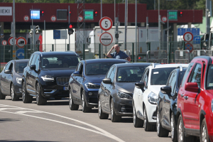 ГПК: за выходные дни очередь легковых авто на въезд в ЕС увеличилась на 350 машин