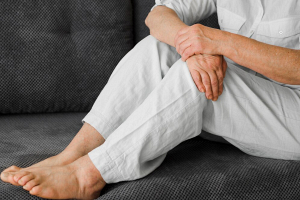 Спазмы в мышцах ног — почему они происходят и как с этим бороться