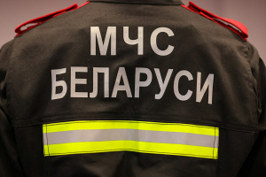 В Гомельской области из-за замыкания электропроводки сгорел комбайн и пострадал сторожевой вагончик
