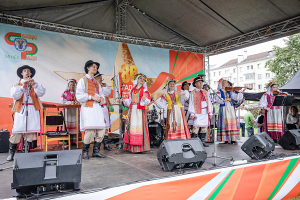 Белорусская эстрада, полевая кухня и выставка снаряжения: как празднуют 3 июля в Минске