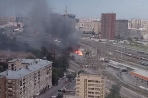 В центре Москвы загорелся ангар