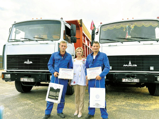 Молодые водители из Клецка первыми в Беларуси перевезли по тысяче тонн зернобобовых
