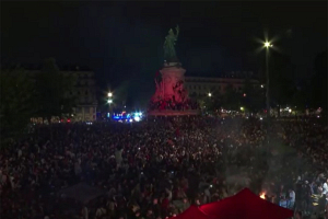 В Лионе празднование Дня взятия Бастилии переросло в беспорядки: пострадали 4 полицейских, сожжено 40 машин