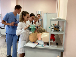 Более 90 студентов из вузов Беларуси и России стали участниками летних научно-образовательных школ в БГМУ