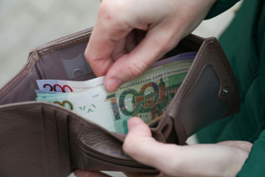 За год медианная заработная плата в Беларуси выросла на BYN 287,4