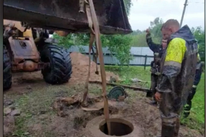 В Полоцком районе работники МЧС спасли провалившуюся в канализационный колодец корову