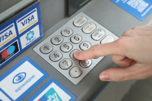 У белорусов могут не работать банковские карточки ночью и утром 28 июля
