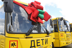 Девять новых школьных автобусов передали районам Гомельской области