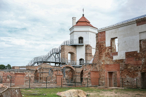 Призраки Белой дамы и Черного монаха, секреты башен и подземелий: Гольшанский замок поныне остается загадкой 