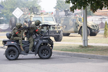 Бой в условиях городской застройки, разведка FPV-дронами: в Столине прошли учения МВД