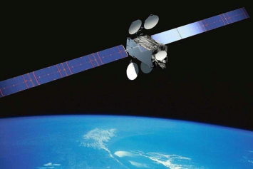 «Роскосмос»: в плоскости орбиты спутника Intelsat-33e выявлено свыше 80 представляющих угрозу обломков 