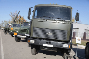 В преддверии Дня автомобилиста и дорожника наши корреспонденты узнали, как служат в армии военные водители