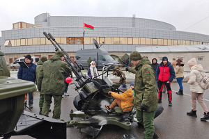 В Орше впервые на «Марафоне единства» белорусские военные представили технику и оружие 