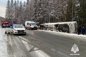 Не менее 14 человек пострадали в результате ДТП с туристическим автобусом в Карелии