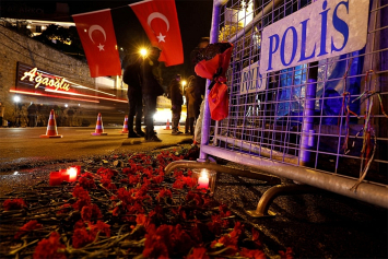 Американец выжил в стамбульском теракте благодаря мобильнику