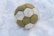 Мячики на снегу