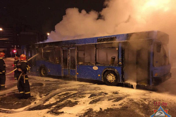 Автобус загорелся во время движения в Минске