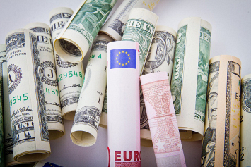 Евро и доллар снова подешевели 22 февраля