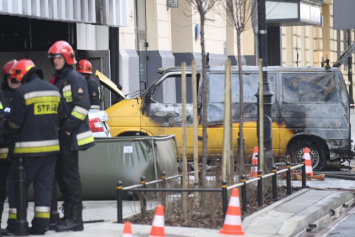 В Варшаве из-за взрыва автомобиля у здания МИД эвакуировали 340 человек