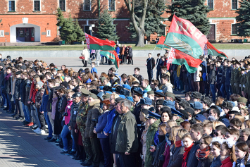 Школьники из 13 городов Беларуси и России приняли участие в слете постов Памяти в Бресте