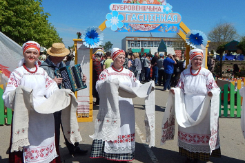 В Дубровно проходит международный фестиваль песни и музыки «Днепровские голоса»