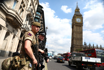 Военные взяли под охрану резиденцию британского премьера
