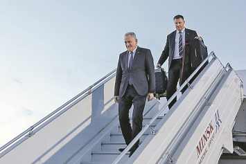 Президент Сербии прилетел в Минск... на простом рейсовом самолете из Франкфурта