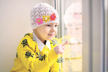 Четырехлетней Полине Омельченко нужна помощь в борьбе с раком