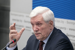 Суриков поддержал отмену роуминга между Беларусью и Россией