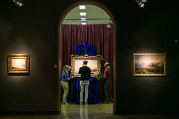 Завтра в Национальном художественном музее открывается выставка "Айвазовский и маринисты" к 200-летию со дня рождения знаменитого пейзажиста