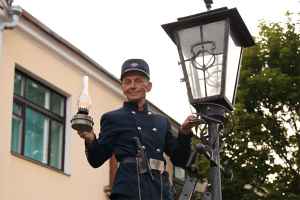В Бресте возродили традицию зажигать керосиновые фонари