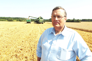 В крестьянско-фермерском хозяйстве «Диана» Шкловского района завершают уборку зерновых