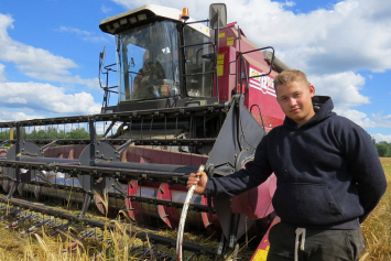 В сельхозпредприятии "Прудинки" Верхнедвинского района делают ставку на молодежь
