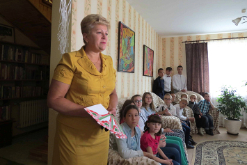 В Бресте четыре дома семейного типа получили подарочные сертификаты от "Белой Руси"