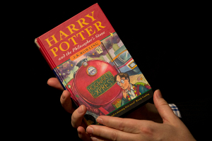 Первое издание Гарри Поттера ушло с аукциона за рекордные деньги