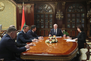 Лукашенко не против "вольнодумства" студентов, но вкупе с патриотическим воспитанием