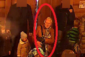 В Минске разыскивают пожилую женщину, которая в церкви украла у прихожанки кошелек