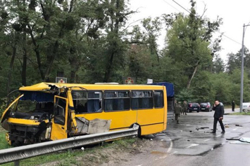 Под Киевом автобус Нацгвардии столкнулся с пассажирским: один человек погиб, восемь пострадали