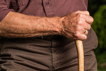 В Ивацевичском районе 86-летний пенсионер попал под комбайн