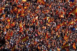 Многотысячная акция протеста против независимости Каталонии прошла в Барселоне