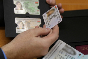 Белорусы смогут иметь два паспорта, в МВД рассказали подробности