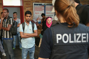 В Германии потеряли около 30 000 беженцев