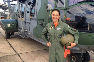 Фотофакт. Красивые девушки ВВС Бразилии и их вертолеты
