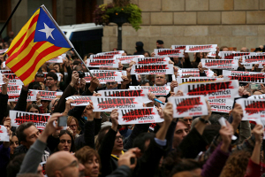 Участники всеобщей стачки в Каталонии блокировали дороги