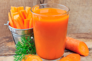 Якубович: морковный сок пью исключительно за ваше здоровье