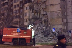 Обрушение части жилого дома в Ижевске попало на видео